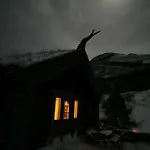 Storhaugen Gard بيت خشبي لوم
