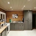 Storhaugen Gard بيت خشبي