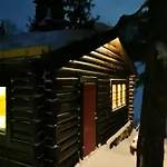 Storhaugen Gard بيت خشبي *