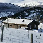 Storhaugen Gard بيت خشبي *