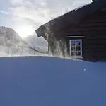 Storhaugen Gard بيت خشبي لوم