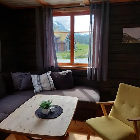 Orman Evi Storhaugen Gard Lom