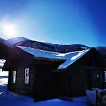 Деревянный коттедж Storhaugen Gard