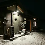 Деревянный коттедж Storhaugen Gard *